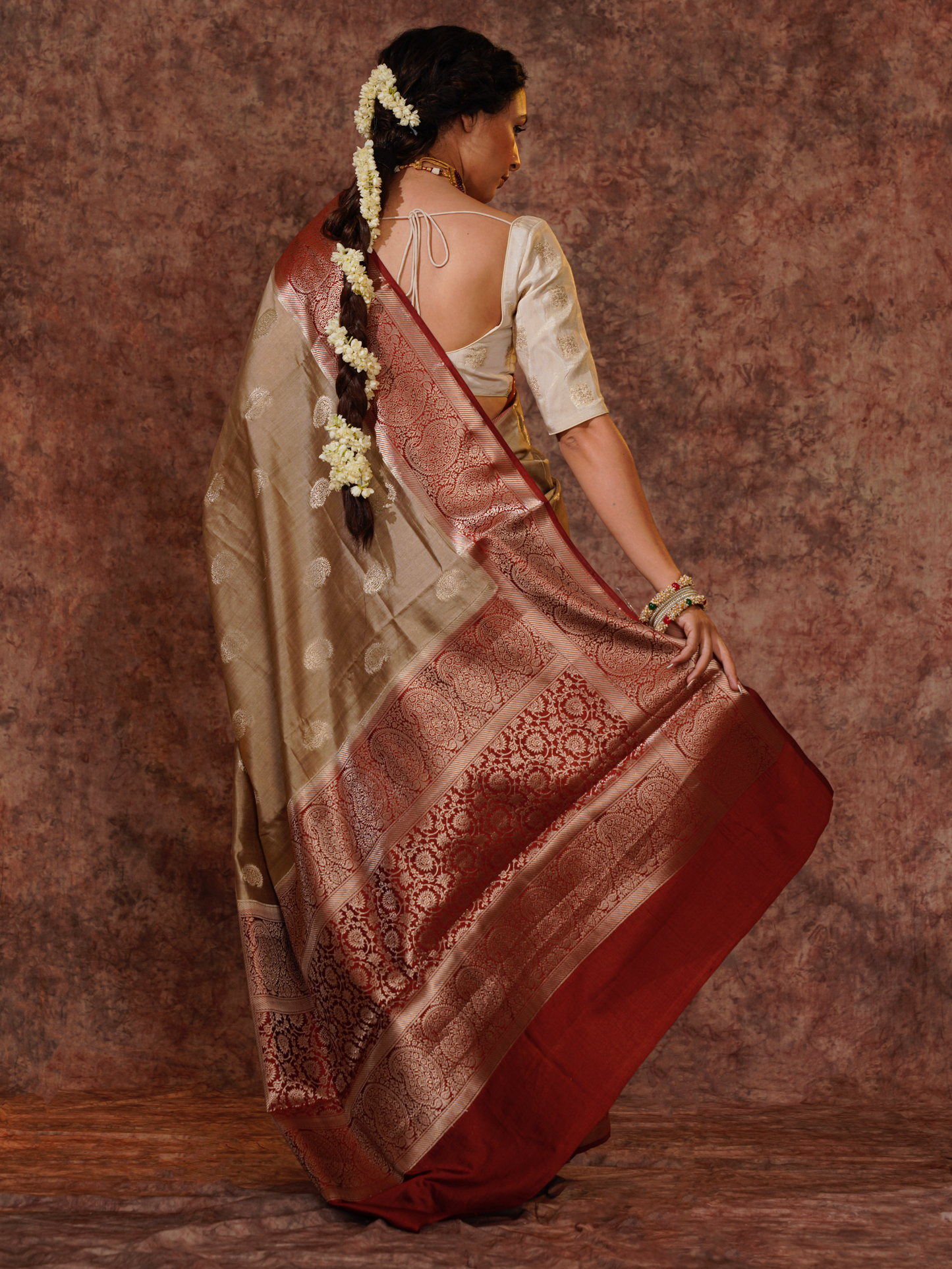 Cream and Maroon Pure Katan Silk Kadiyal Handloom Banarasi Saree.