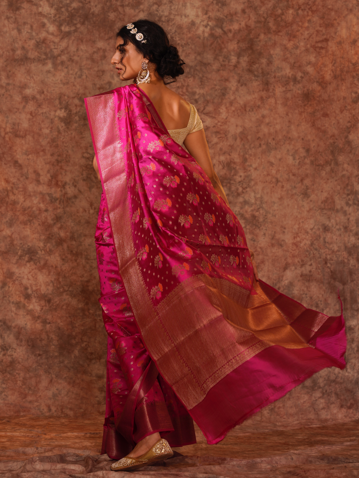 Magenta Pure Silk Handloom Meenakari Banarasi Saree.